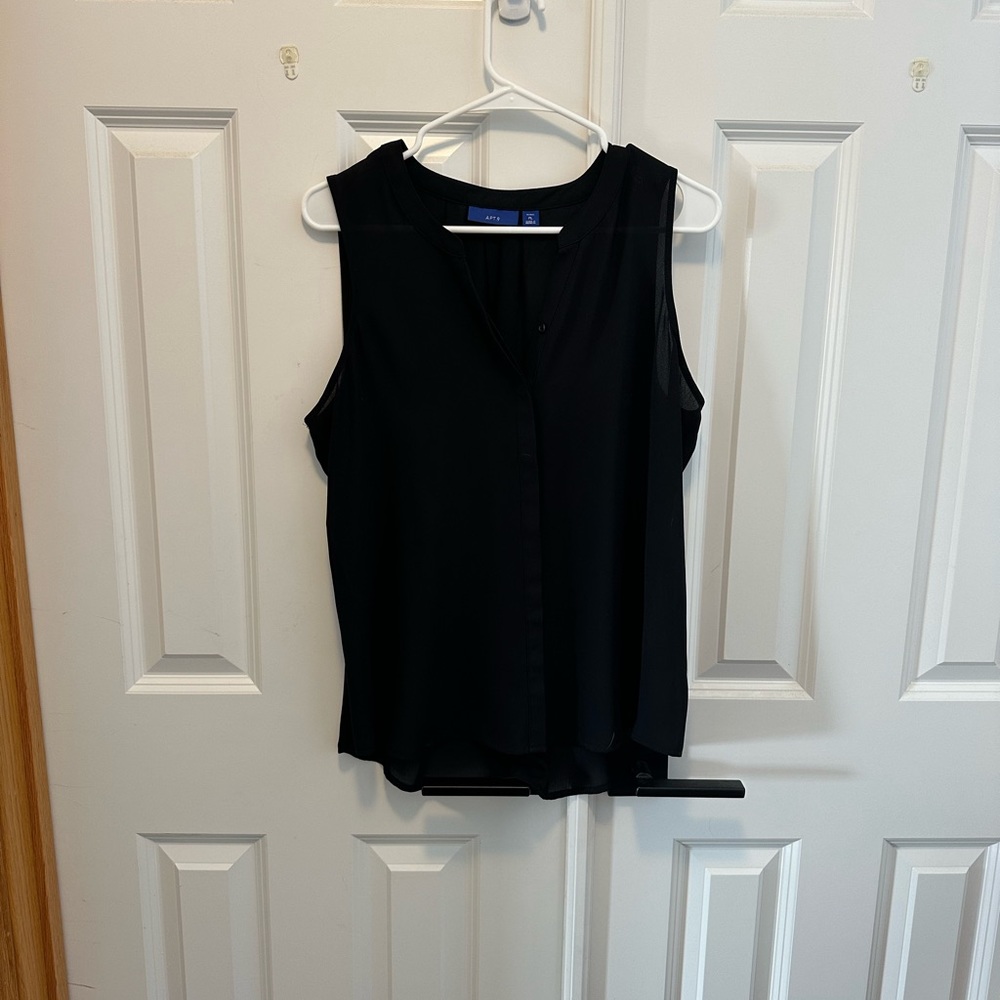 Black sleeveless blouse. V-neck. Petite Large